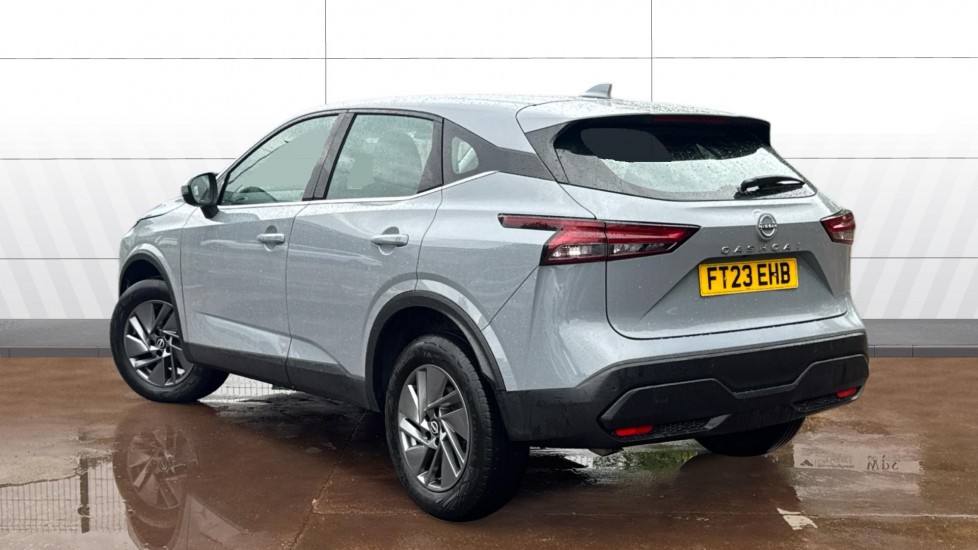 Nissan Qashqai 1.3 DiG-T MH Acenta Premium 5dr Petrol Hatchback - Image 2