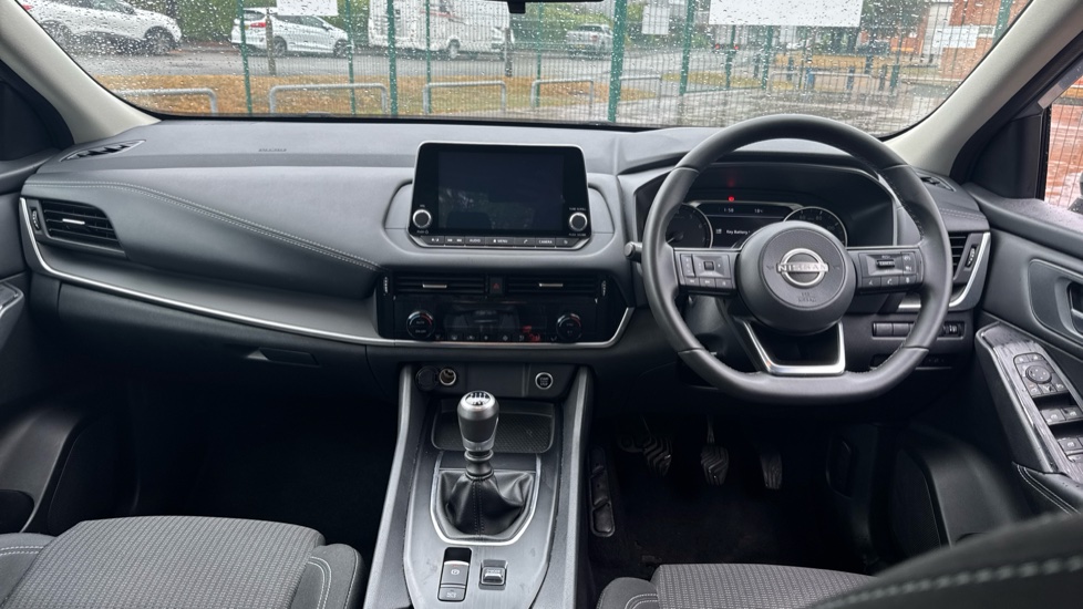 Nissan Qashqai 1.3 DiG-T MH Acenta Premium 5dr Petrol Hatchback - Image 10