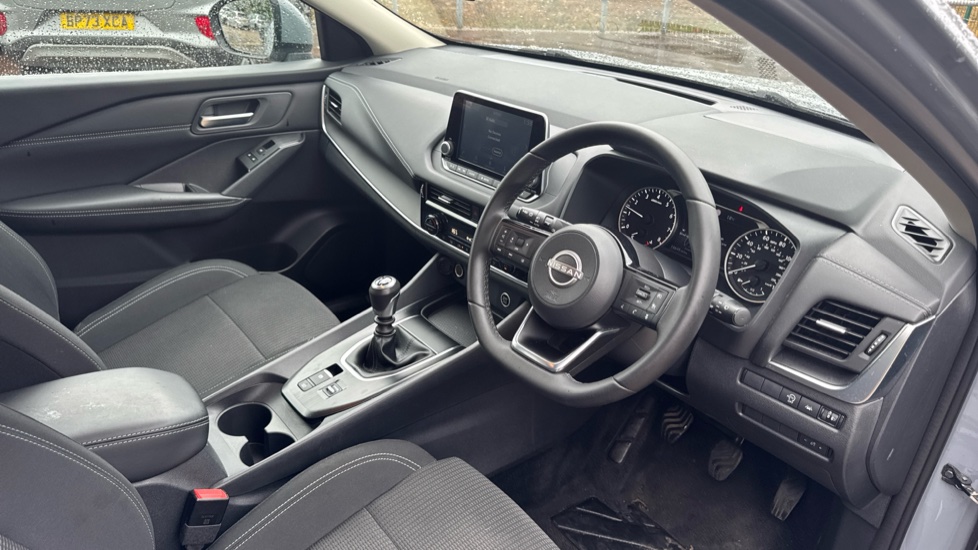 Nissan Qashqai 1.3 DiG-T MH Acenta Premium 5dr Petrol Hatchback - Image 11