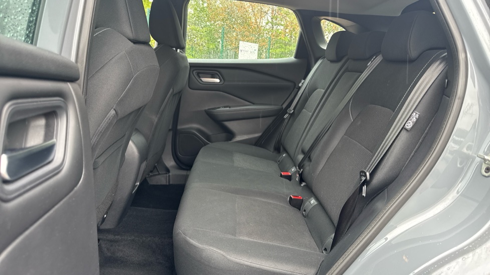 Nissan Qashqai 1.3 DiG-T MH Acenta Premium 5dr Petrol Hatchback - Image 16