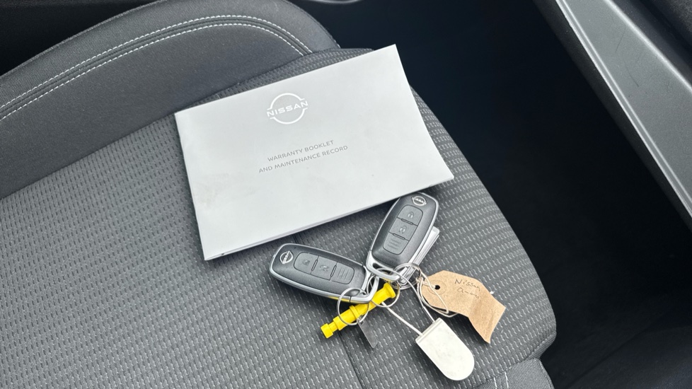 Nissan Qashqai 1.3 DiG-T MH Acenta Premium 5dr Petrol Hatchback - Image 19