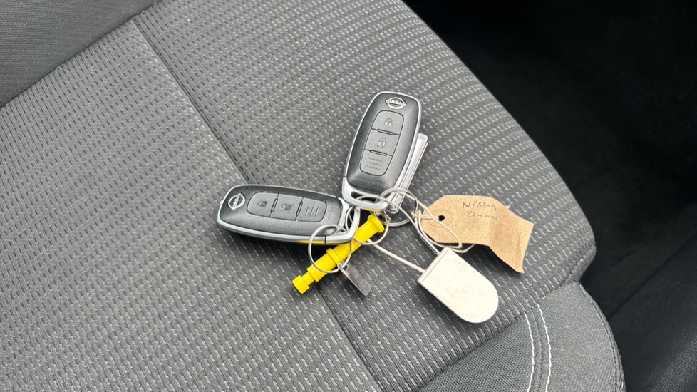 Nissan Qashqai 1.3 DiG-T MH Acenta Premium 5dr Petrol Hatchback - Image 20