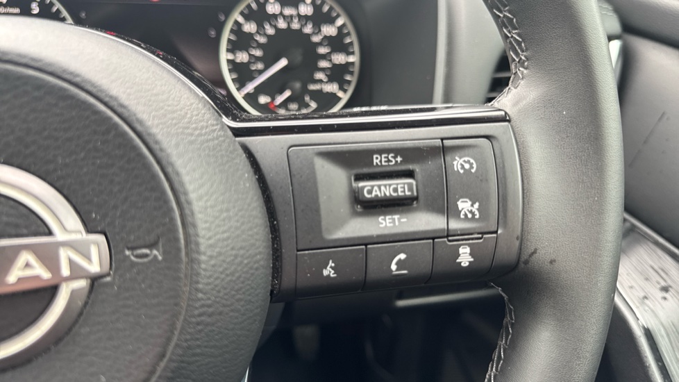 Nissan Qashqai 1.3 DiG-T MH Acenta Premium 5dr Petrol Hatchback - Image 22