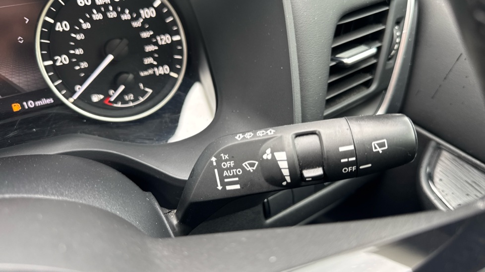 Nissan Qashqai 1.3 DiG-T MH Acenta Premium 5dr Petrol Hatchback - Image 23
