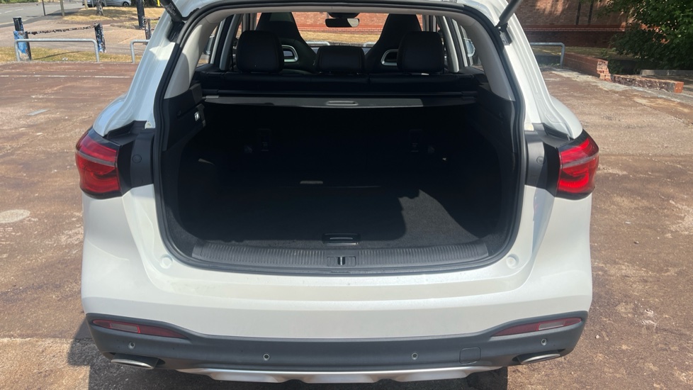 MG HS 1.5 T-GDI Exclusive 5dr DCT Petrol Hatchback - Image 4