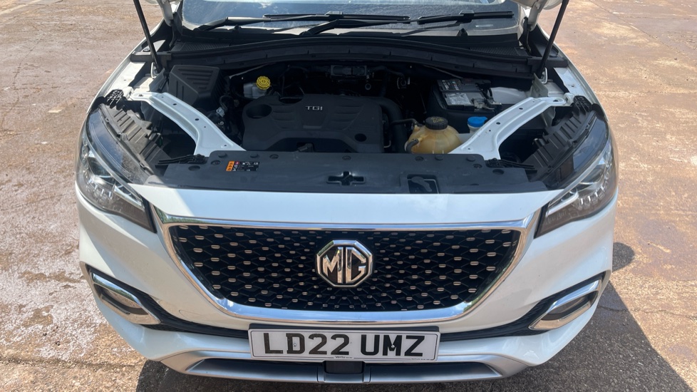 MG HS 1.5 T-GDI Exclusive 5dr DCT Petrol Hatchback - Image 8
