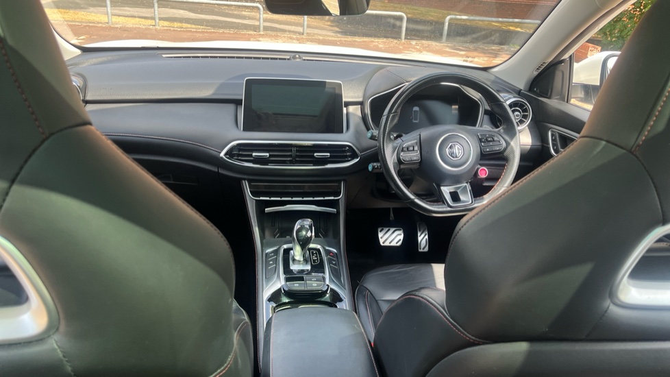 MG HS 1.5 T-GDI Exclusive 5dr DCT Petrol Hatchback - Image 10