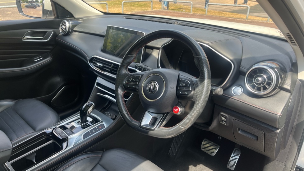 MG HS 1.5 T-GDI Exclusive 5dr DCT Petrol Hatchback - Image 11