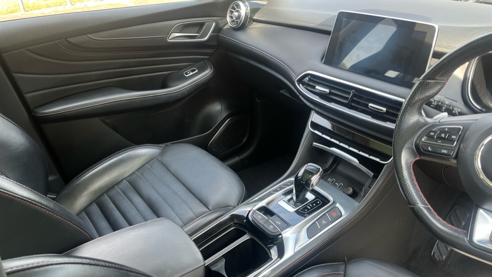 MG HS 1.5 T-GDI Exclusive 5dr DCT Petrol Hatchback - Image 14