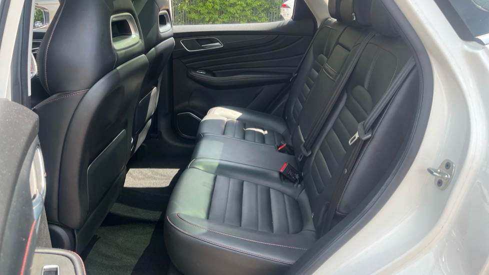 MG HS 1.5 T-GDI Exclusive 5dr DCT Petrol Hatchback - Image 16