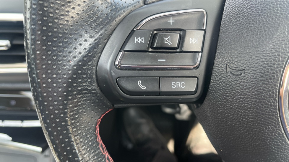 MG HS 1.5 T-GDI Exclusive 5dr DCT Petrol Hatchback - Image 25