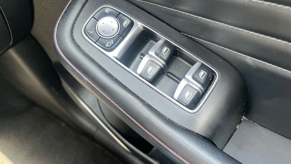 MG HS 1.5 T-GDI Exclusive 5dr DCT Petrol Hatchback - Image 29