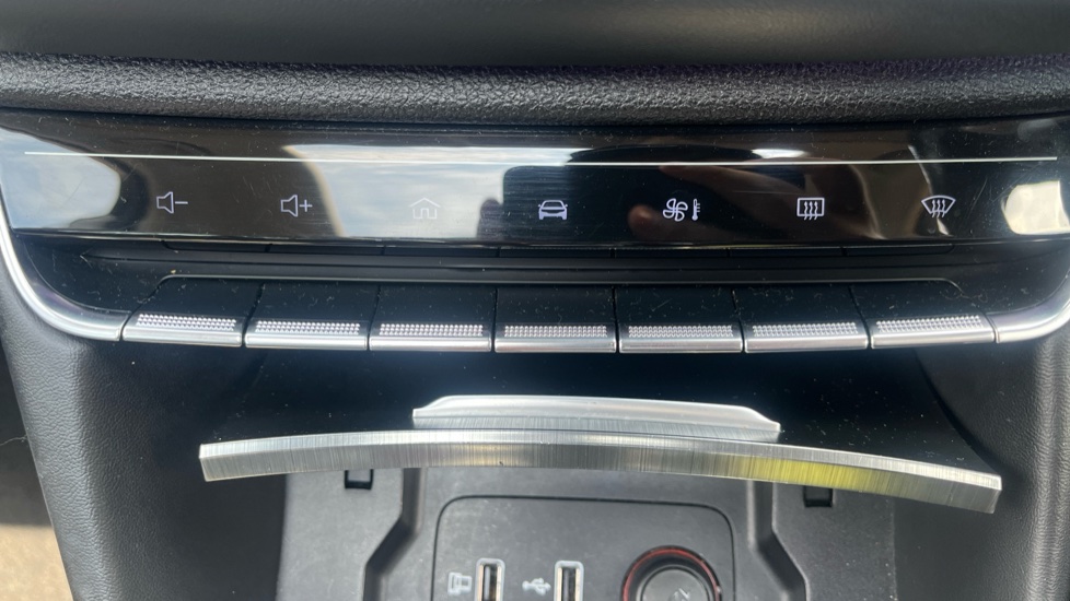 MG HS 1.5 T-GDI Exclusive 5dr DCT Petrol Hatchback - Image 30
