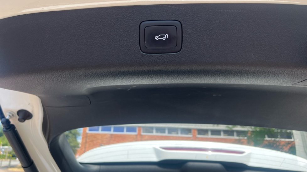MG HS 1.5 T-GDI Exclusive 5dr DCT Petrol Hatchback - Image 32