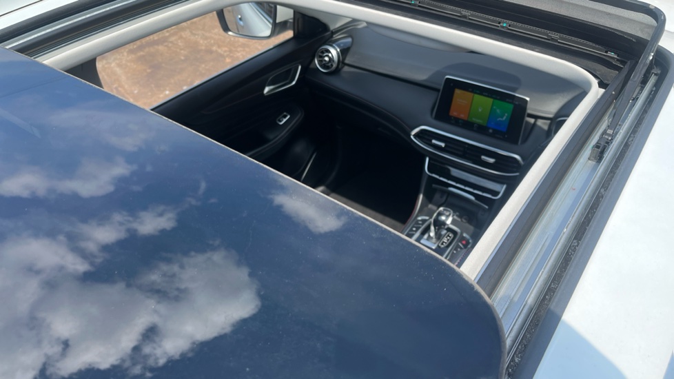 MG HS 1.5 T-GDI Exclusive 5dr DCT Petrol Hatchback - Image 33