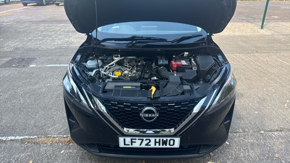 Nissan Qashqai 1.3 DiG-T MH 158 Acenta Premium 5dr Xtronic Petrol Hatchback - Image 8