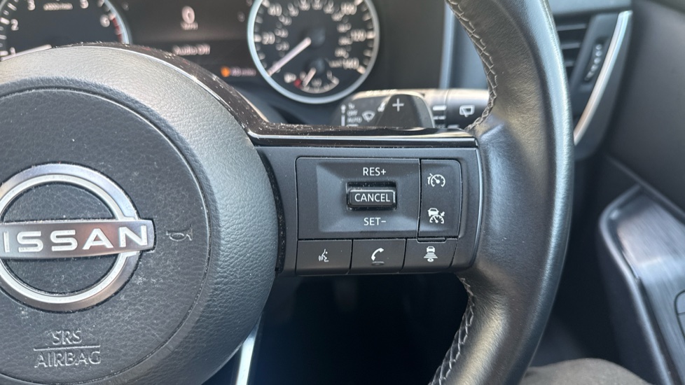 Nissan Qashqai 1.3 DiG-T MH 158 Acenta Premium 5dr Xtronic Petrol Hatchback - Image 24