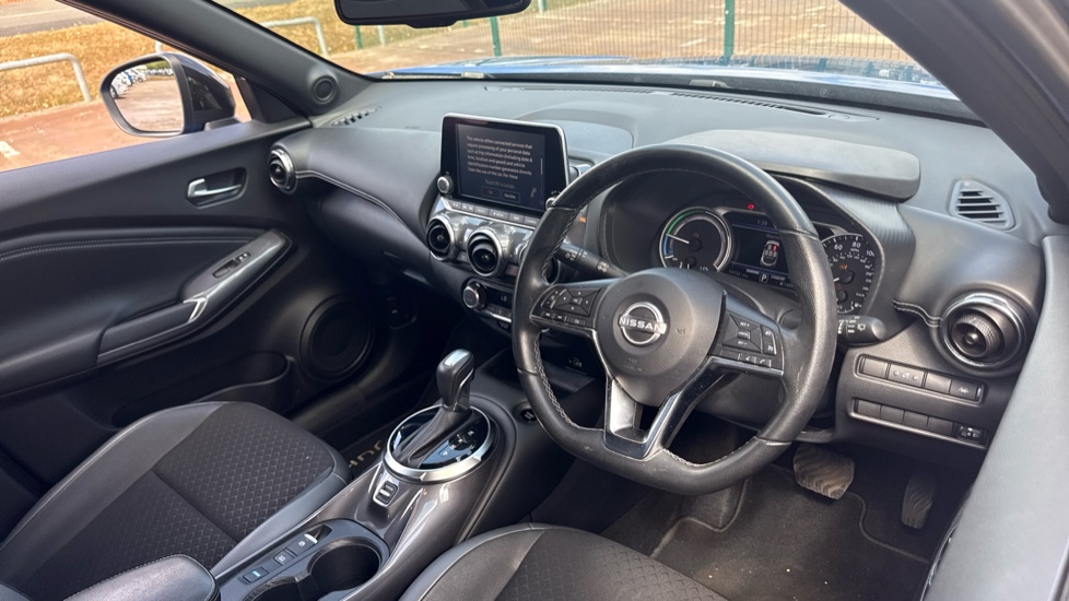 Nissan Juke 1.6 Hybrid N-Connecta 5dr Auto Hybrid Hatchback - Image 11