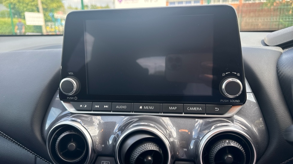 Nissan Juke 1.6 Hybrid N-Connecta 5dr Auto Hybrid Hatchback - Image 12