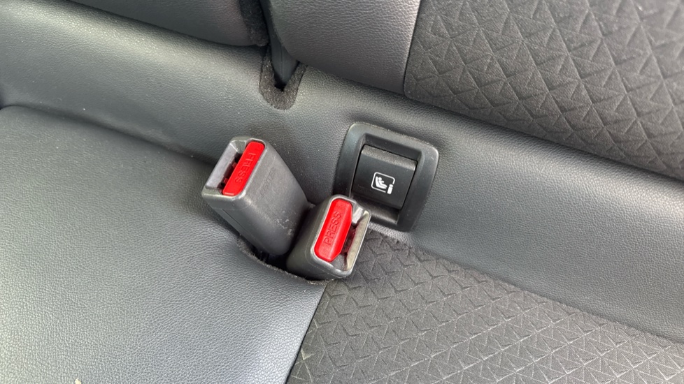 Nissan Juke 1.6 Hybrid N-Connecta 5dr Auto Hybrid Hatchback - Image 17