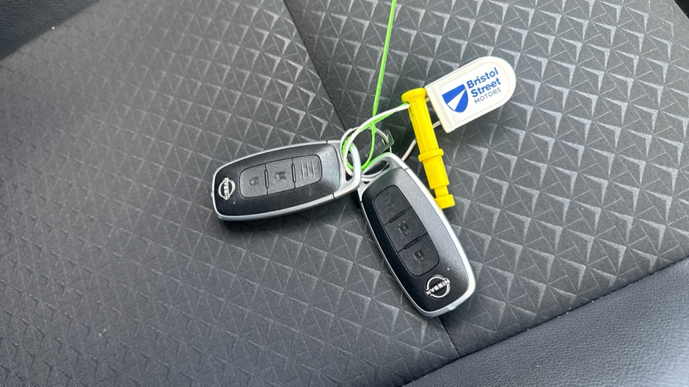 Nissan Juke 1.6 Hybrid N-Connecta 5dr Auto Hybrid Hatchback - Image 19