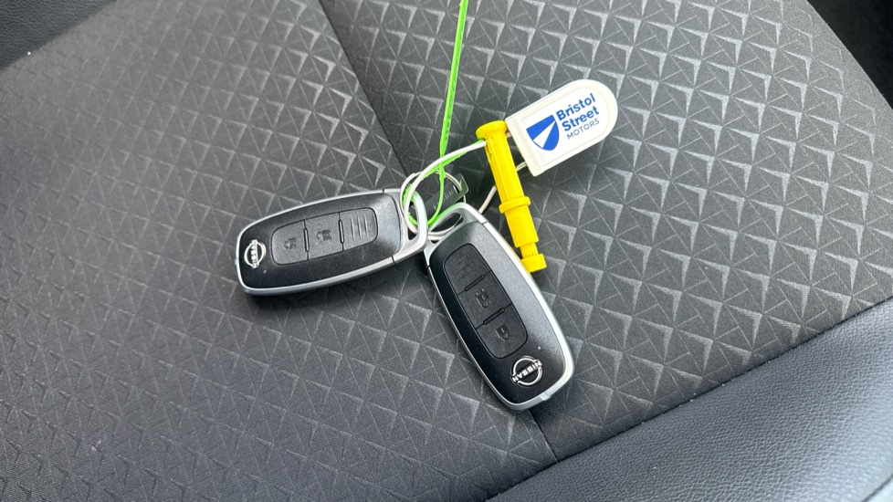 Nissan Juke 1.6 Hybrid N-Connecta 5dr Auto Hybrid Hatchback - Image 20