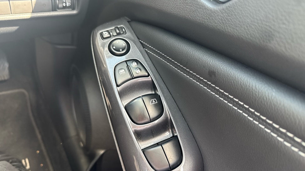 Nissan Juke 1.6 Hybrid N-Connecta 5dr Auto Hybrid Hatchback - Image 21