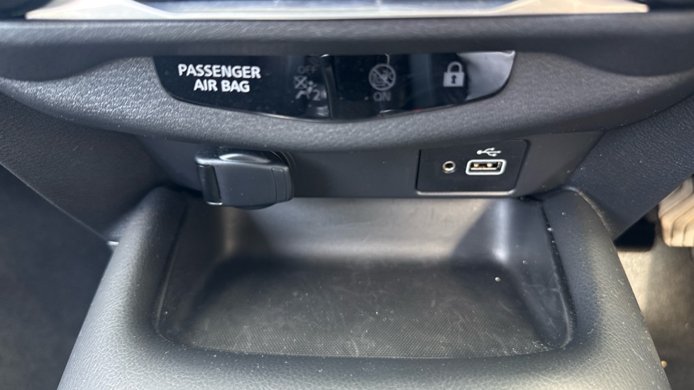 Nissan Juke 1.6 Hybrid N-Connecta 5dr Auto Hybrid Hatchback - Image 27