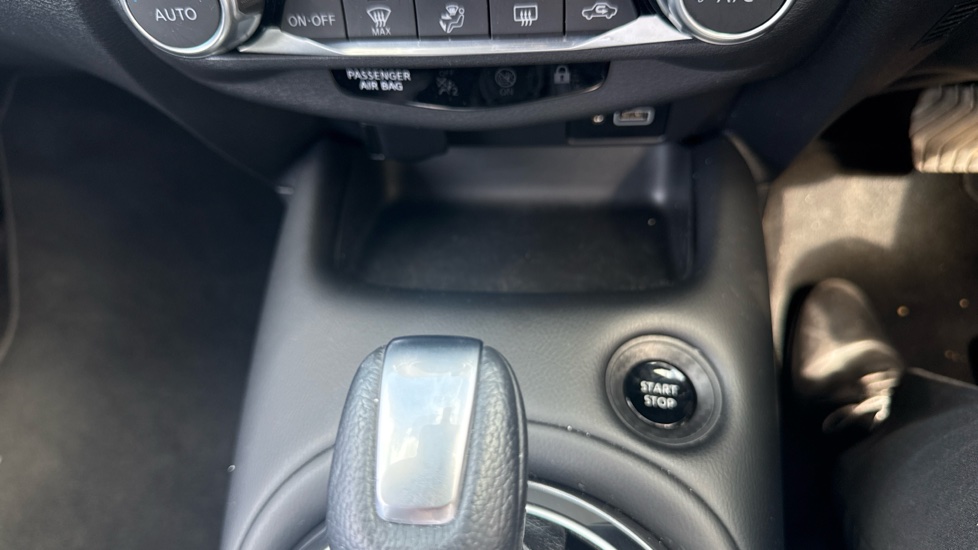 Nissan Juke 1.6 Hybrid N-Connecta 5dr Auto Hybrid Hatchback - Image 28