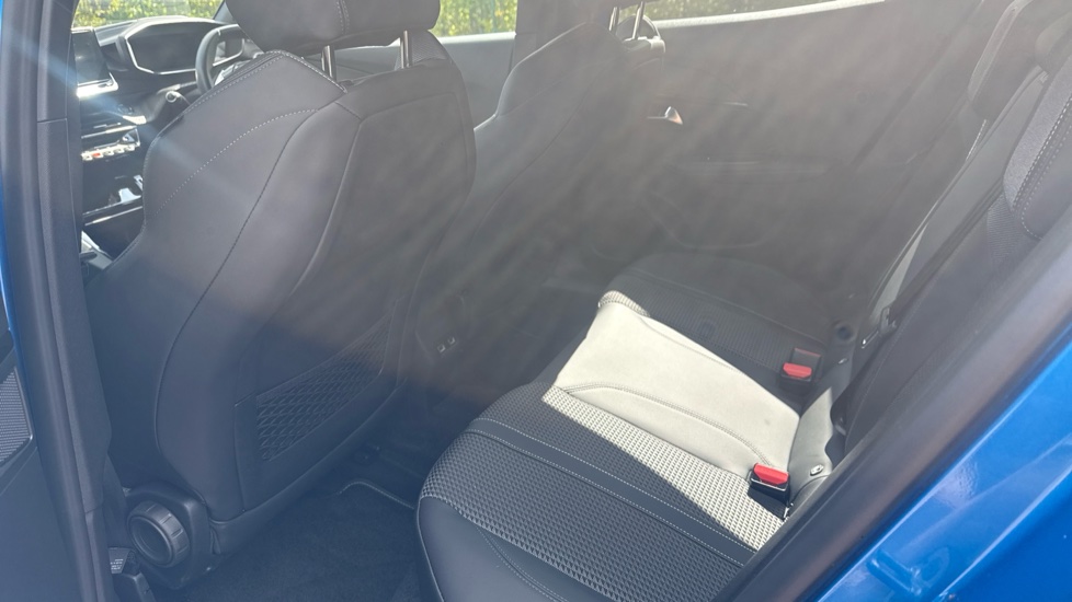 Peugeot 2008 100kW GT 50kWh 5dr Auto Electric Estate - Image 16