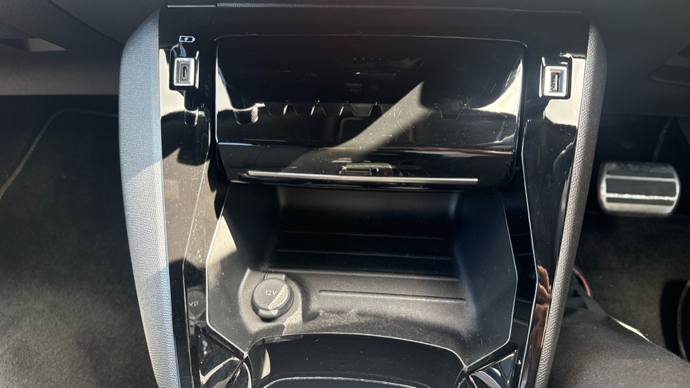 Peugeot 2008 100kW GT 50kWh 5dr Auto Electric Estate - Image 23