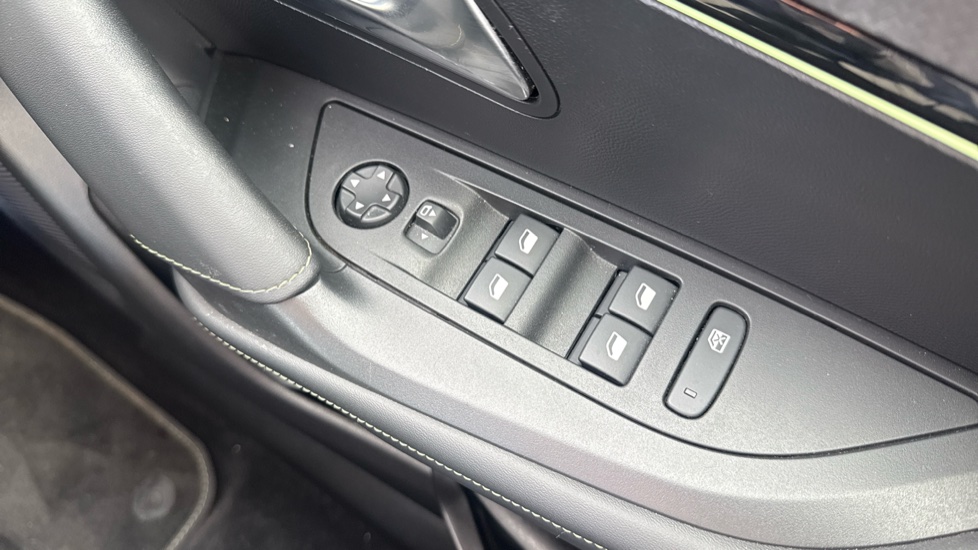 Peugeot 2008 100kW GT 50kWh 5dr Auto Electric Estate - Image 29