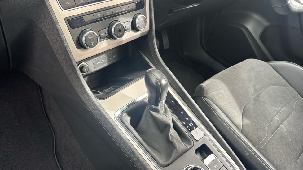 SEAT Ateca 1.5 TSI EVO Xperience 5dr DSG Petrol Estate - Image 13
