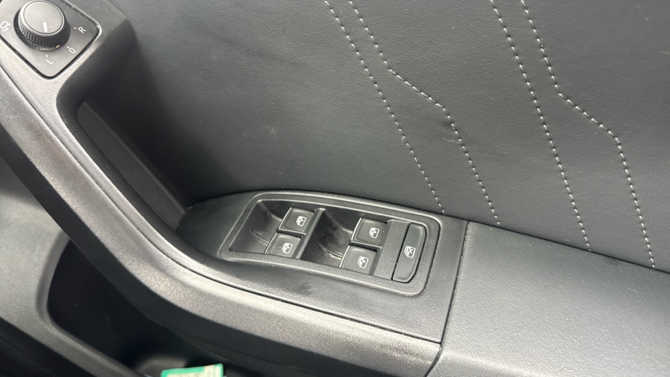 SEAT Ateca 1.5 TSI EVO Xperience 5dr DSG Petrol Estate - Image 30
