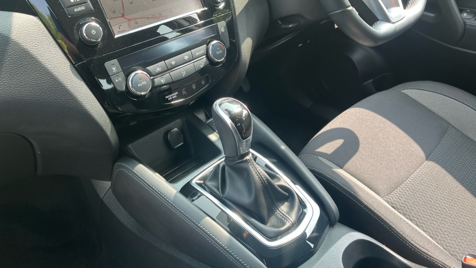 Nissan Qashqai 1.3 DiG-T 160 [157] Acenta Premium 5dr DCT Petrol Hatchback - Image 13