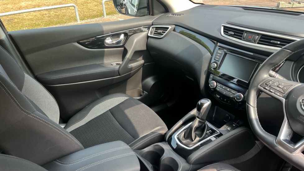 Nissan Qashqai 1.3 DiG-T 160 [157] Acenta Premium 5dr DCT Petrol Hatchback - Image 14