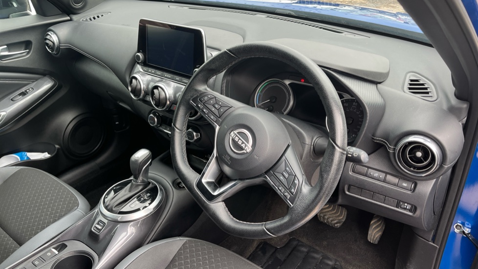 Nissan Juke 1.6 Hybrid N-Connecta 5dr Auto Hybrid Hatchback - Image 11
