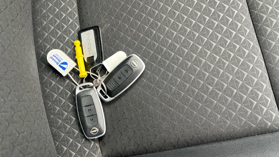Nissan Juke 1.6 Hybrid N-Connecta 5dr Auto Hybrid Hatchback - Image 20