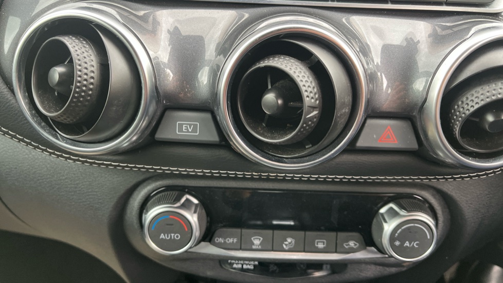 Nissan Juke 1.6 Hybrid N-Connecta 5dr Auto Hybrid Hatchback - Image 23