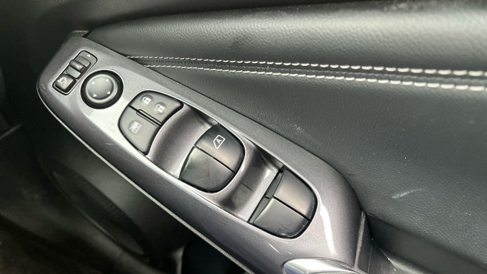 Nissan Juke 1.6 Hybrid N-Connecta 5dr Auto Hybrid Hatchback - Image 28