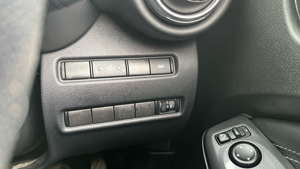 Nissan Juke 1.6 Hybrid N-Connecta 5dr Auto Hybrid Hatchback - Image 29