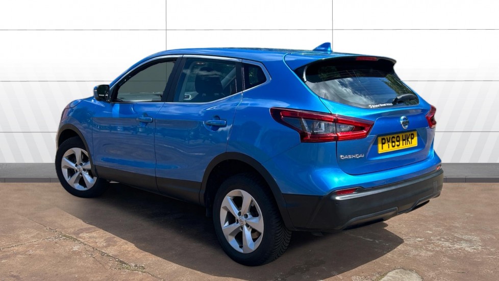 Nissan Qashqai 1.3 DiG-T 160 Acenta Premium 5dr DCT Petrol Hatchback - Image 2