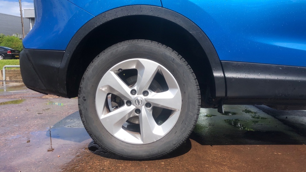 Nissan Qashqai 1.3 DiG-T 160 Acenta Premium 5dr DCT Petrol Hatchback - Image 7