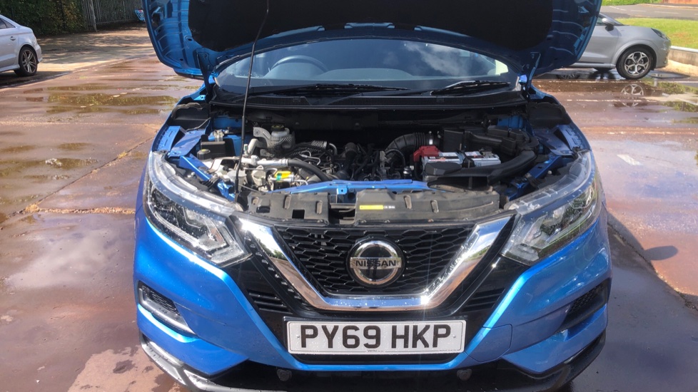 Nissan Qashqai 1.3 DiG-T 160 Acenta Premium 5dr DCT Petrol Hatchback - Image 8