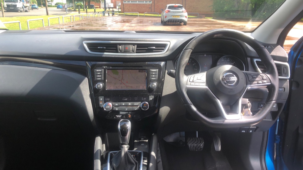 Nissan Qashqai 1.3 DiG-T 160 Acenta Premium 5dr DCT Petrol Hatchback - Image 10