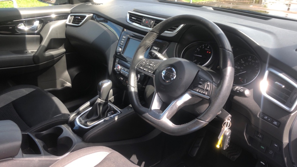 Nissan Qashqai 1.3 DiG-T 160 Acenta Premium 5dr DCT Petrol Hatchback - Image 11