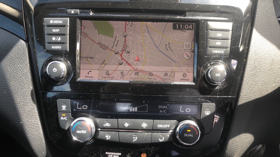 Nissan Qashqai 1.3 DiG-T 160 Acenta Premium 5dr DCT Petrol Hatchback - Image 12
