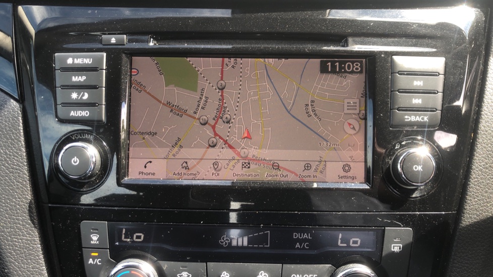Nissan Qashqai 1.3 DiG-T 160 Acenta Premium 5dr DCT Petrol Hatchback - Image 21