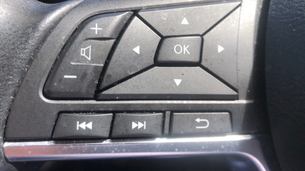 Nissan Qashqai 1.3 DiG-T 160 Acenta Premium 5dr DCT Petrol Hatchback - Image 27