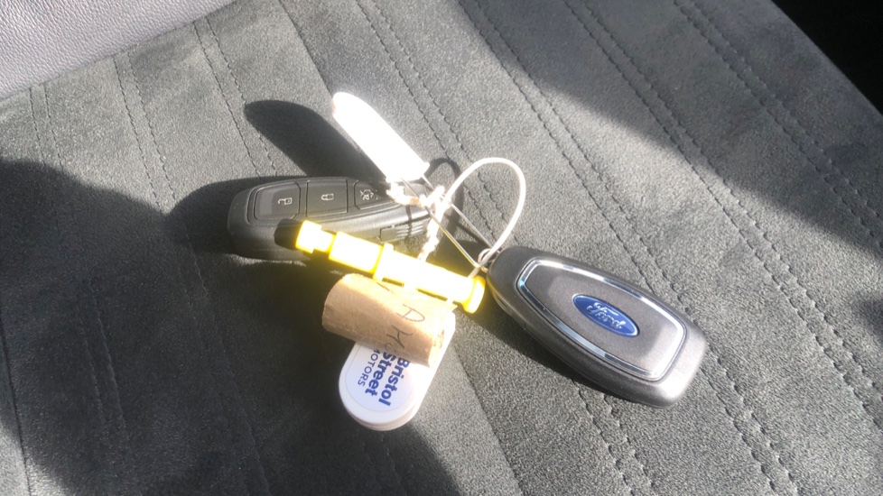 Ford Kuga 2.5 FHEV ST-Line X Edition 5dr CVT Hybrid Estate - Image 19